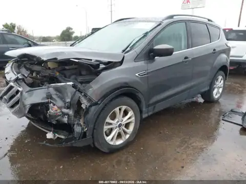 1FMCU9GD5JUC40505 — 2018 Ford Escape, foto 2 de IAAI, Parte delantera