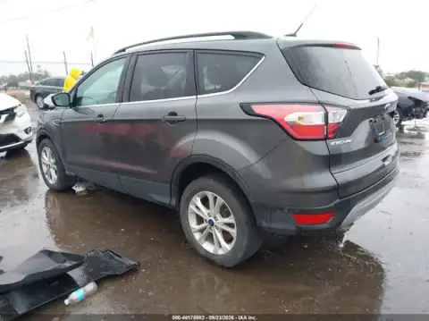 1FMCU9GD5JUC40505 — 2018 Ford Escape, foto 3 de IAAI, Parte delantera