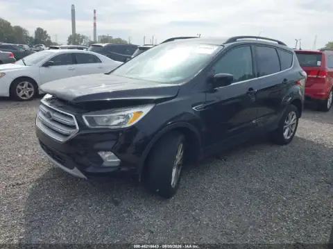 1FMCU9GD4JUC42665 — 2018 Ford Escape, zdjęcie 2 z IAAI 21.10.2026, Przejęty przez wierzyciela