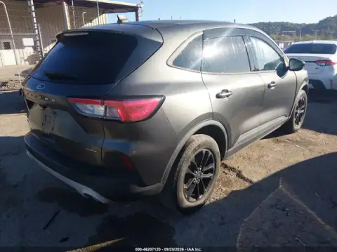 1FMCU9BZ5LUB77802 — 2020 Ford Escape, zdjęcie 4 z IAAI, Przód