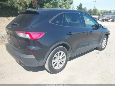 1FMCU0G6XMUA44237 — 2021 Ford Escape, zdjęcie 4 z IAAI, Przód
