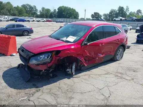 1FMCU0G69MUA97964 — 2021 Ford Escape, photo 2 from IAAI, Front end