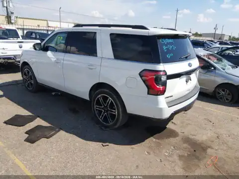 1FMJU1KT2MEA39344 — 2021 Ford Expedition, photo 3 from IAAI, Right side