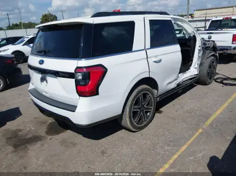 1FMJU1KT2MEA39344 — 2021 Ford Expedition, photo 4 from IAAI, Right side