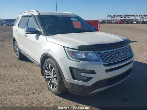 1FM5K8HT5HGA38318 — 2017 Ford Explorer Platinum, Inundación (Water), fotos antes de reparar