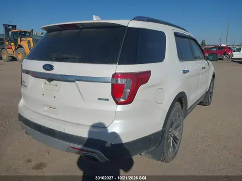 1FM5K8HT5HGA38318 — 2017 Ford Explorer Platinum, foto 4 de IAAI 27.10.2026, Inundación