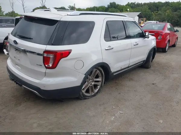 1FM5K8F83GGA20803 — 2016 Ford Explorer, photo 4 from IAAI 13.10.2026, Right side