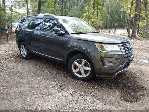 1FM5K8D82GGC10532 Ford Explorer 2016 — Normal wear damage, before-repair photo