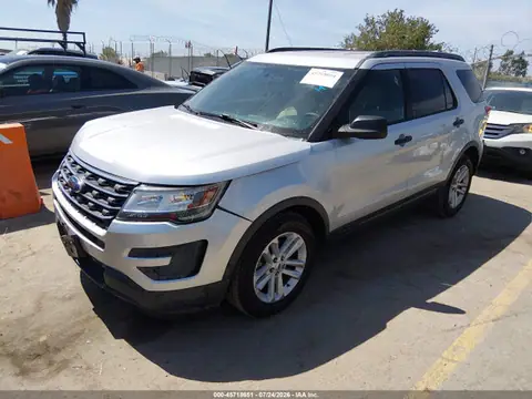 1FM5K7B87HGE29324 — 2017 Ford Explorer, photo 2 from IAAI 21.10.2026, Right front