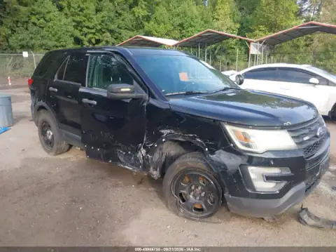 1FM5K8AR9HGA63379 Ford Explorer 2017 — Right front damage, before-repair photo