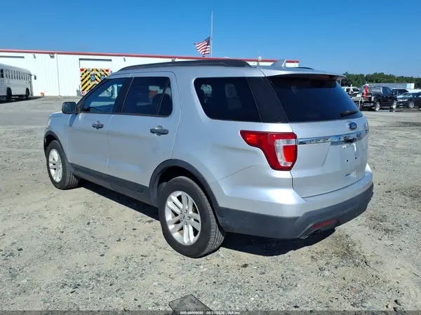 1FM5K8B84HGD23063 — 2017 Ford Explorer, zdjęcie 3 z IAAI 06.10.2026, Normalne zużycie