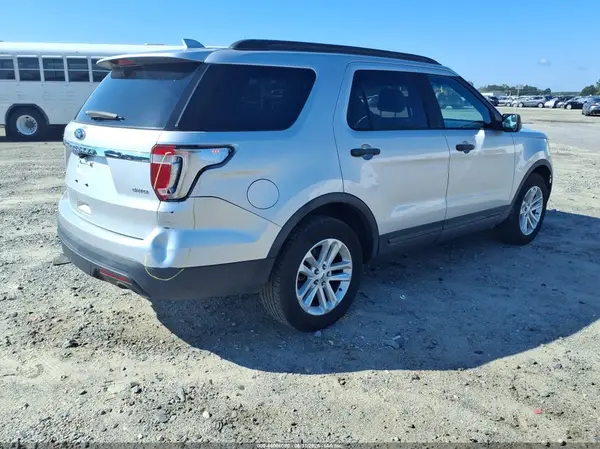1FM5K8B84HGD23063 — 2017 Ford Explorer, zdjęcie 4 z IAAI 06.10.2026, Normalne zużycie