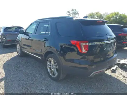 1FM5K8D82HGA68314 — 2017 Ford Explorer, photo 3 from IAAI 11.10.2026, Front end