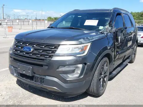 1FM5K7D87HGC99767 — 2017 Ford Explorer, foto 2 de IAAI, Delantera izquierda