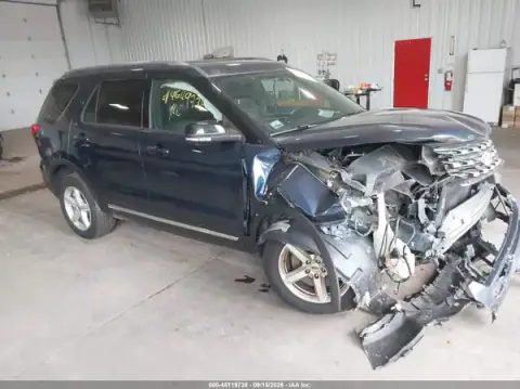 1FM5K8D85HGC05620 — 2017 Ford Explorer, Parte delantera (Front End), fotos antes de reparar