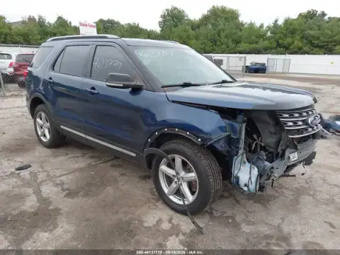 1FM5K8D82HGD47715 — 2017 Ford Explorer, Parte delantera (Front End), fotos antes de reparar