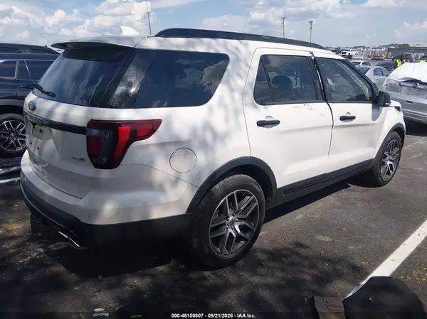 1FM5K8GT1HGC29526 — 2017 Ford Explorer, photo 4 from IAAI 15.10.2026, Right front
