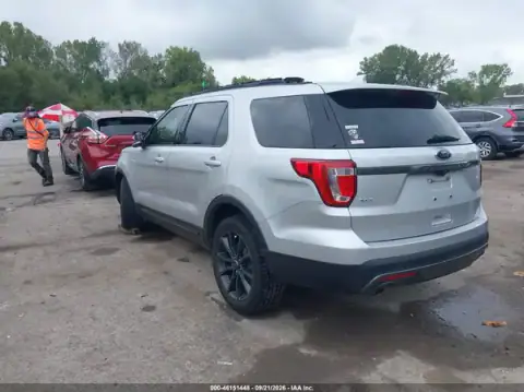 1FM5K7D85HGD24472 — 2017 Ford Explorer, foto 3 de IAAI, Delantera derecha