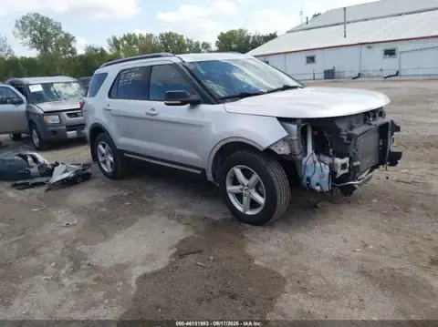 1FM5K8D83HGD18448 — 2017 Ford Explorer, Przód (Front End), zdjęć przed naprawą