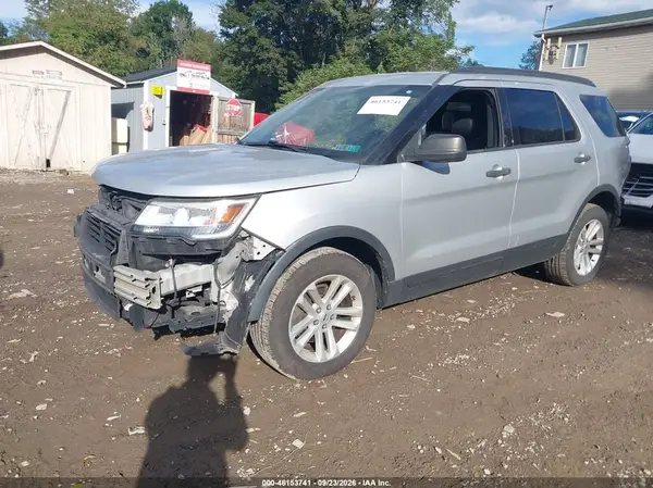 1FM5K7BH7HGD21575 — 2017 Ford Explorer, photo 2 from IAAI 14.10.2026, Right side