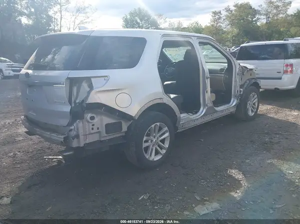 1FM5K7BH7HGD21575 — 2017 Ford Explorer, photo 4 from IAAI 14.10.2026, Right side
