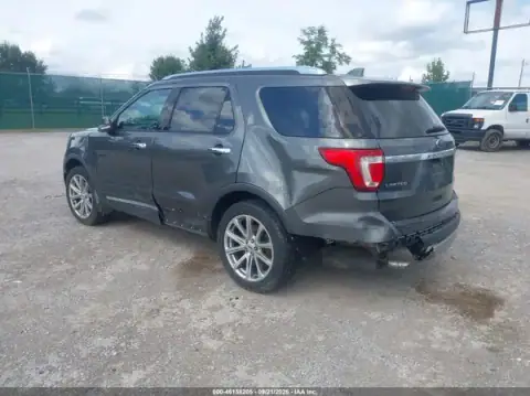 1FM5K8F89HGC92693 — 2017 Ford Explorer, zdjęcie 3 z IAAI, Uszkodzenia dookoła