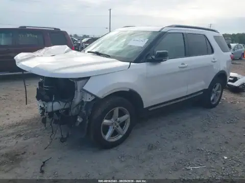 1FM5K8D85HGD37115 — 2017 Ford Explorer, фото 2 з IAAI, Передня частина