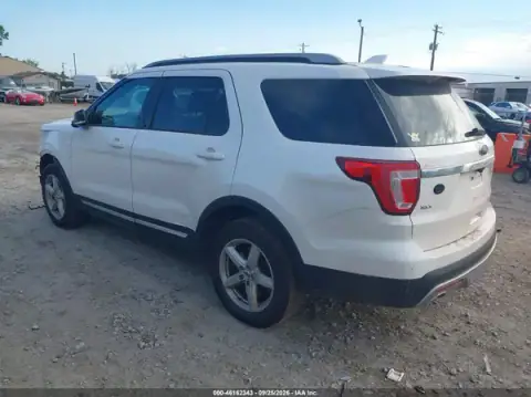 1FM5K8D85HGD37115 — 2017 Ford Explorer, фото 3 з IAAI, Передня частина