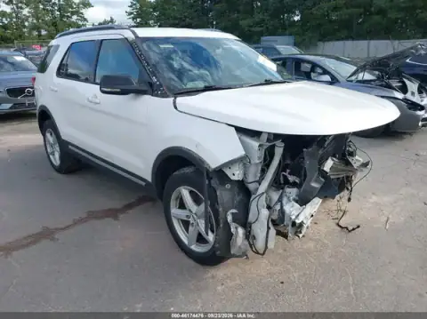 1FM5K8D81HGC28358 — 2017 Ford Explorer, Parte delantera (Front End), fotos antes de reparar
