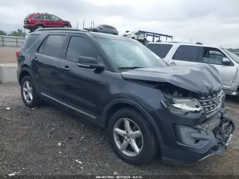 1FM5K7D82HGA86418 Ford Explorer 2017 — Front end damage, before-repair photo