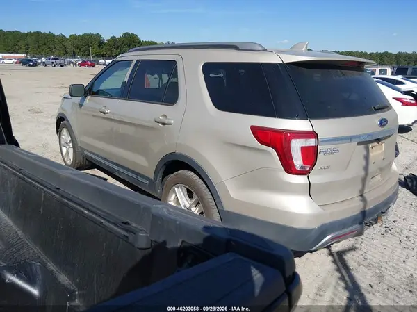 1FM5K7D80HGA26170 — 2017 Ford Explorer, photo 3 from IAAI, Front end
