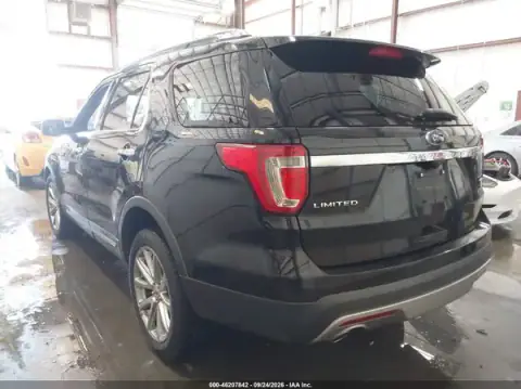 1FM5K8F85HGC06361 — 2017 Ford Explorer, photo 3 from IAAI, Right front