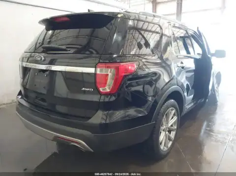 1FM5K8F85HGC06361 — 2017 Ford Explorer, photo 4 from IAAI, Right front