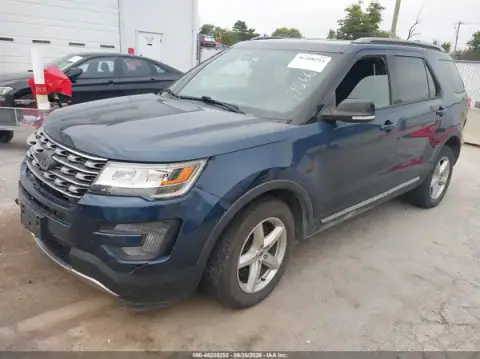 1FM5K8D84HGC98565 — 2017 Ford Explorer, photo 2 from IAAI, Right front