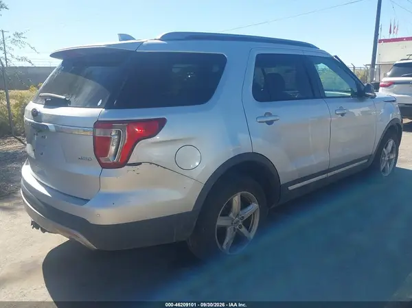 1FM5K8D80HGD64903 — 2017 Ford Explorer, фото 4 с аукциона IAAI, Передняя часть