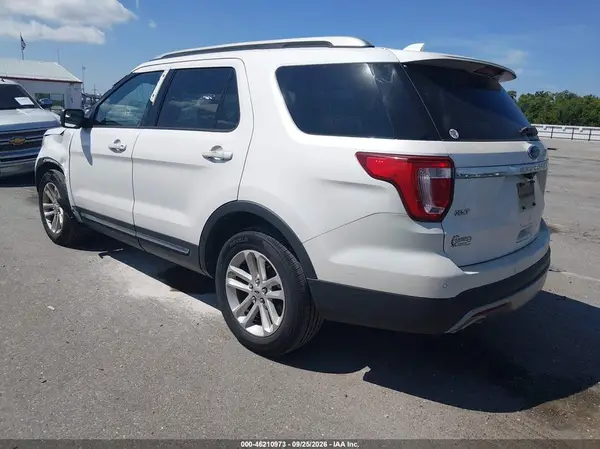 1FM5K7D85HGC29555 — 2017 Ford Explorer, photo 3 from IAAI, Roof