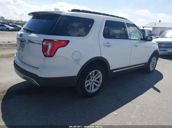 1FM5K7D85HGC29555 — 2017 Ford Explorer, photo 4 from IAAI, Roof