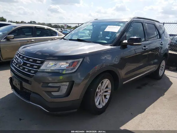 1FM5K7D80HGD14254 — 2017 Ford Explorer, photo 2 from IAAI, Right front