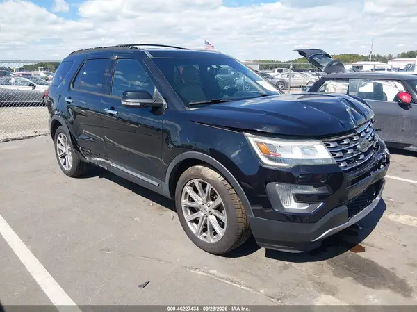 1FM5K7F84HGA17016 Ford Explorer 2017 — Front end damage, before-repair photo