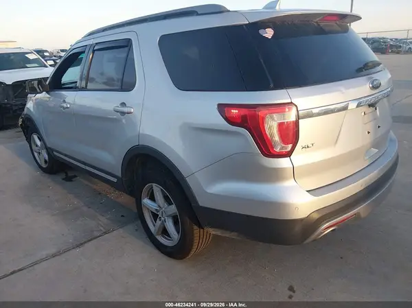 1FM5K8D82HGD17470 — 2017 Ford Explorer, photo 3 from IAAI, Right front