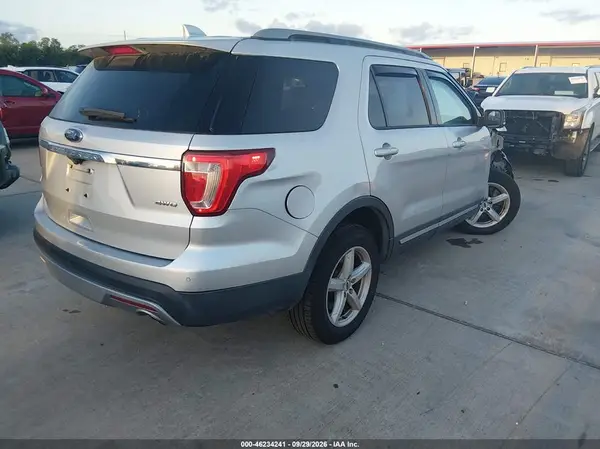 1FM5K8D82HGD17470 — 2017 Ford Explorer, photo 4 from IAAI, Right front