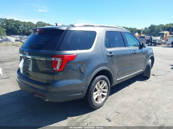 1FM5K8D80JGA17075 — 2018 Ford Explorer, photo 4 from IAAI, Normal wear