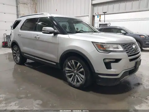 1FM5K8HT1JGA00252 — 2018 Ford Explorer, Parte trasera, fotos antes de reparar