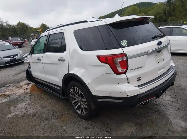 1FM5K8HT0KGA82265 — 2019 Ford Explorer, photo 3 from IAAI, Front and rear