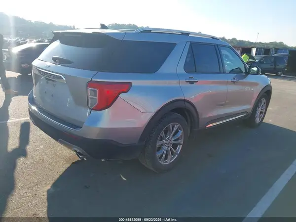 1FMSK7FH3MGA88124 — 2021 Ford Explorer, zdjęcie 4 z IAAI, Przód
