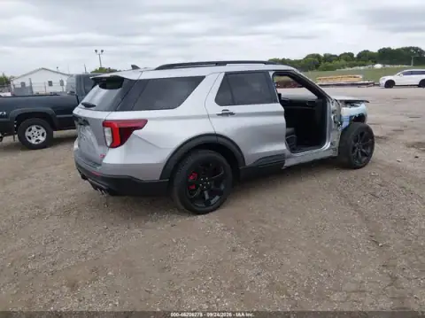 1FM5K8GCXMGB32061 — 2021 Ford Explorer, photo 4 from IAAI, Front end