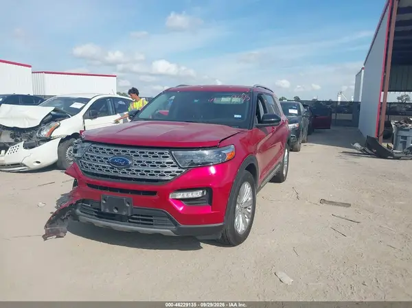1FMSK7FHXMGB42938 — 2021 Ford Explorer, photo 2 from IAAI, Right front