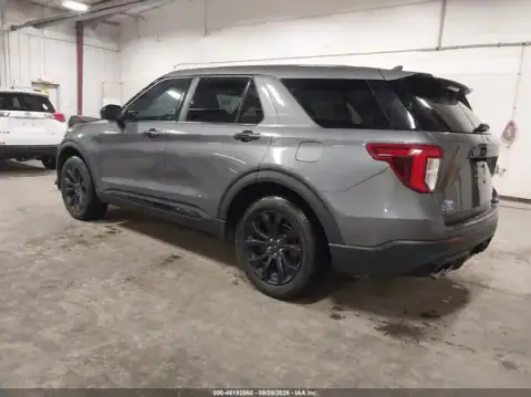 1FM5K8GC2NGB07446 — 2022 Ford Explorer, zdjęcie 3 z IAAI, Zalanie wodą słodką