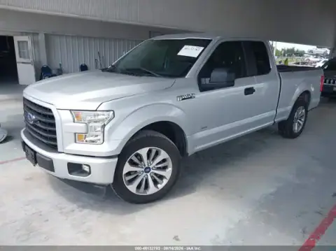 1FTEX1CP6HKE33936 — 2017 Ford F-150, zdjęcie 2 z IAAI 27.09.2026, Tył
