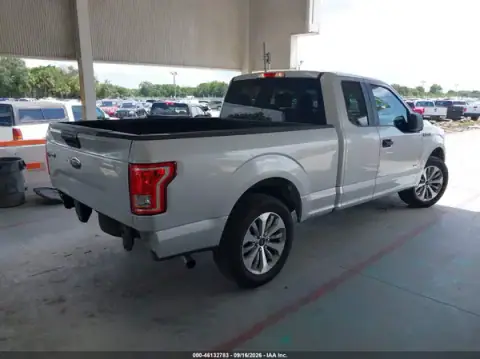 1FTEX1CP6HKE33936 — 2017 Ford F-150, zdjęcie 4 z IAAI 27.09.2026, Tył